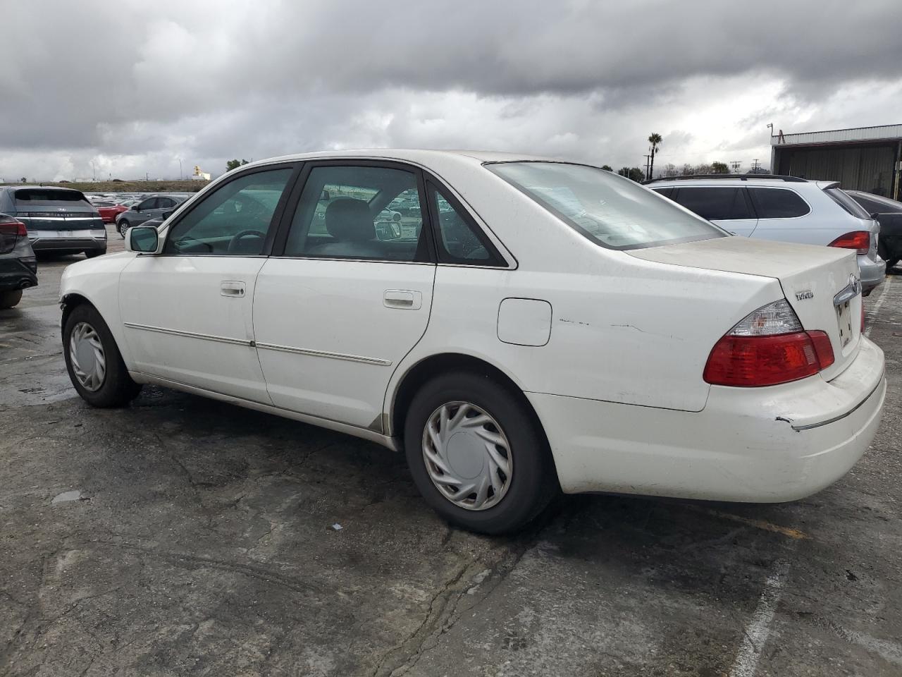 2003 Toyota Avalon - Image 2