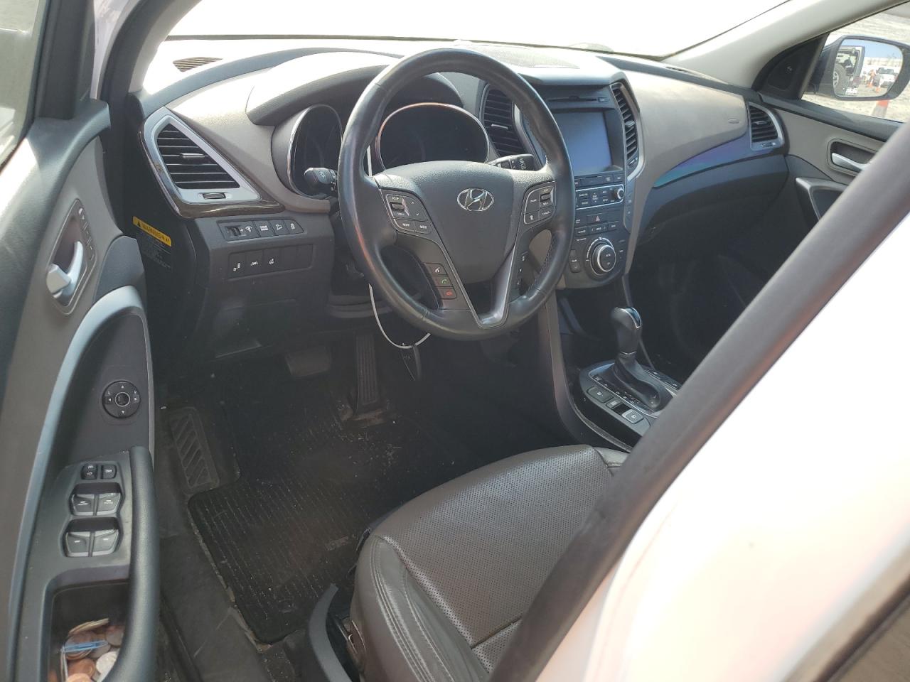 2017 Hyundai Santa Fe - Image 8