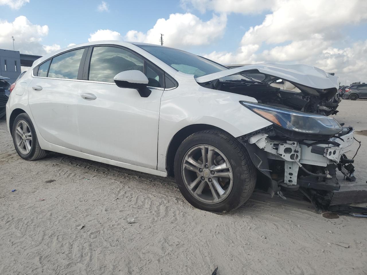 2017 Chevrolet Cruze - Image 4