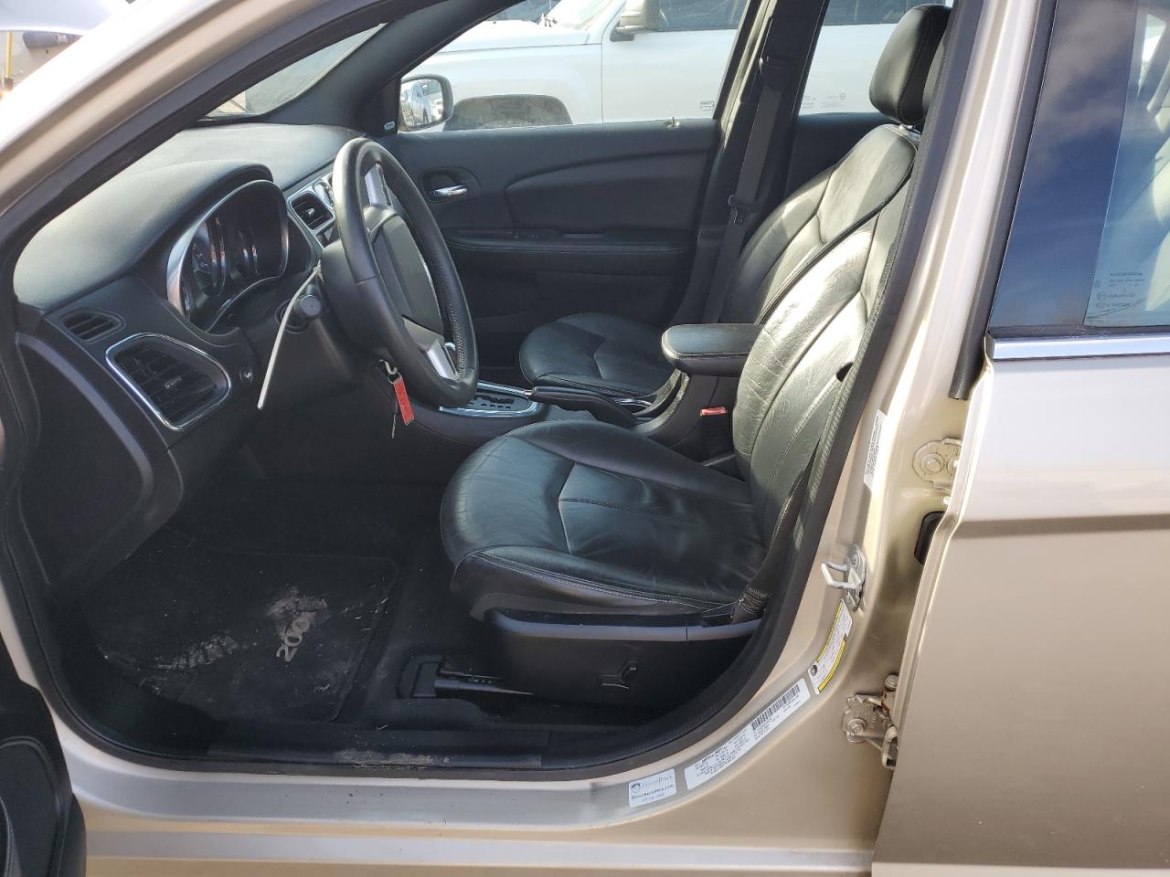 2013 Chrysler 200 - Image 7
