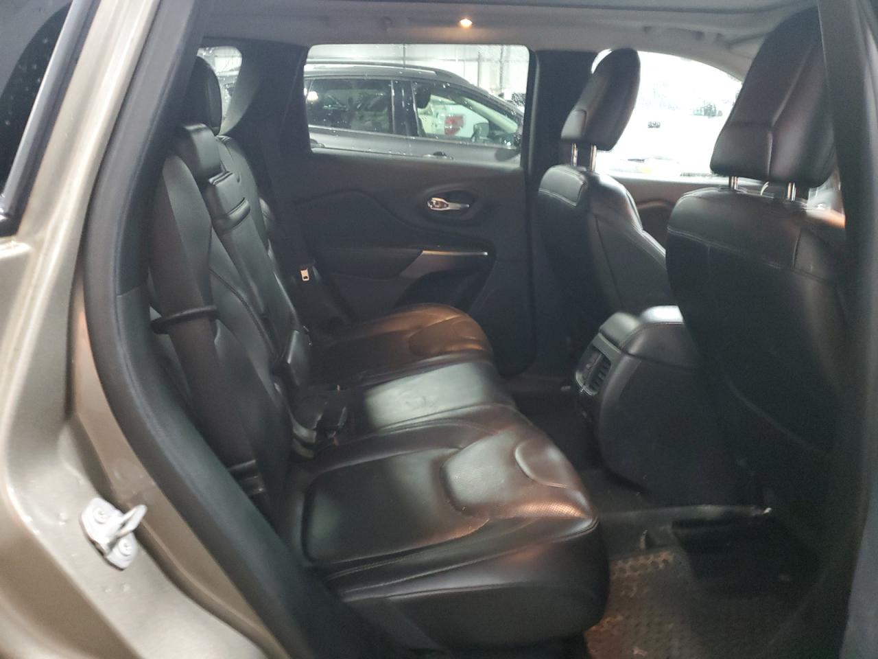 2019 Jeep Grand Cherokee - Image 10