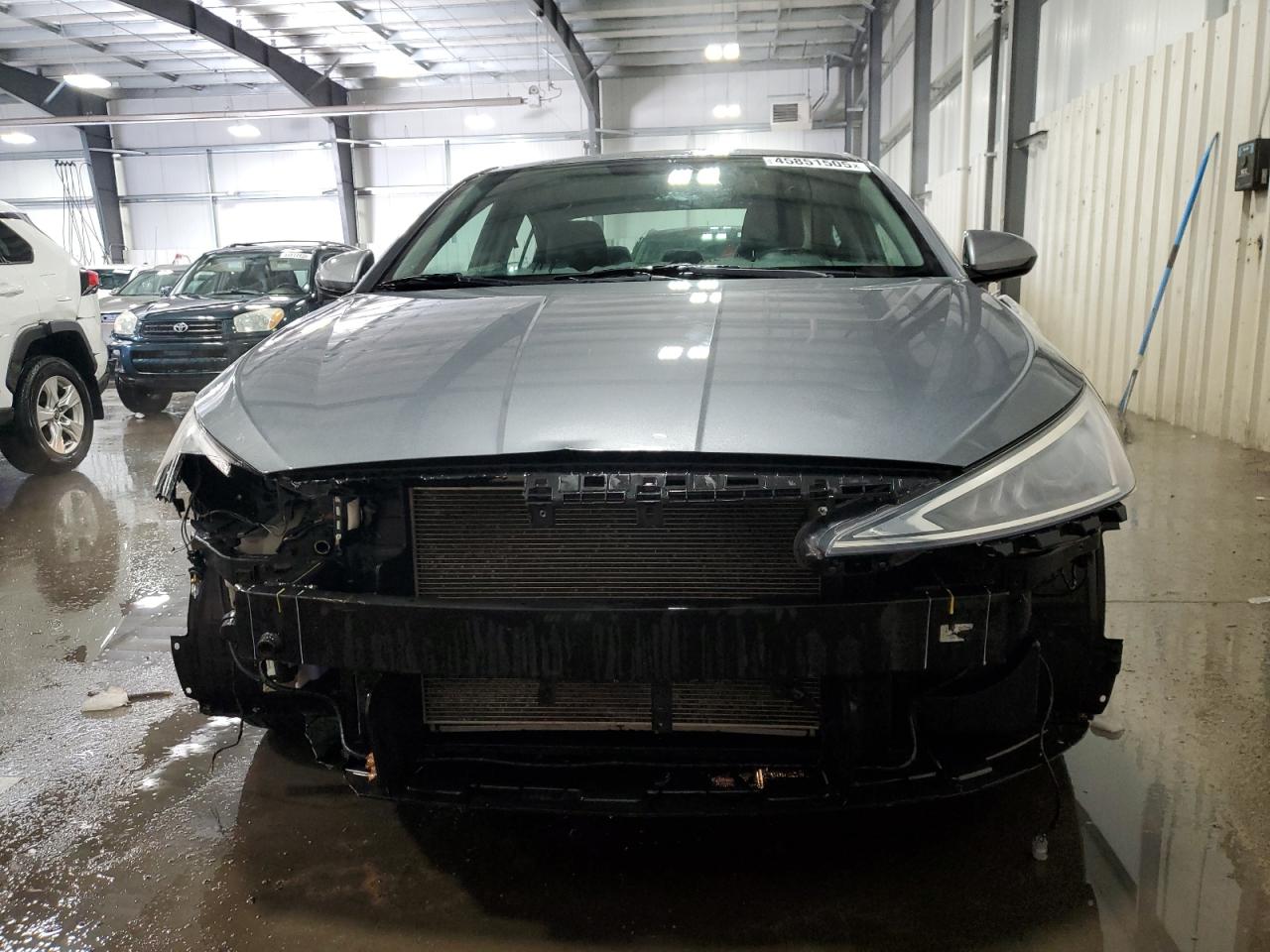 2019 Hyundai Elantra - Image 5