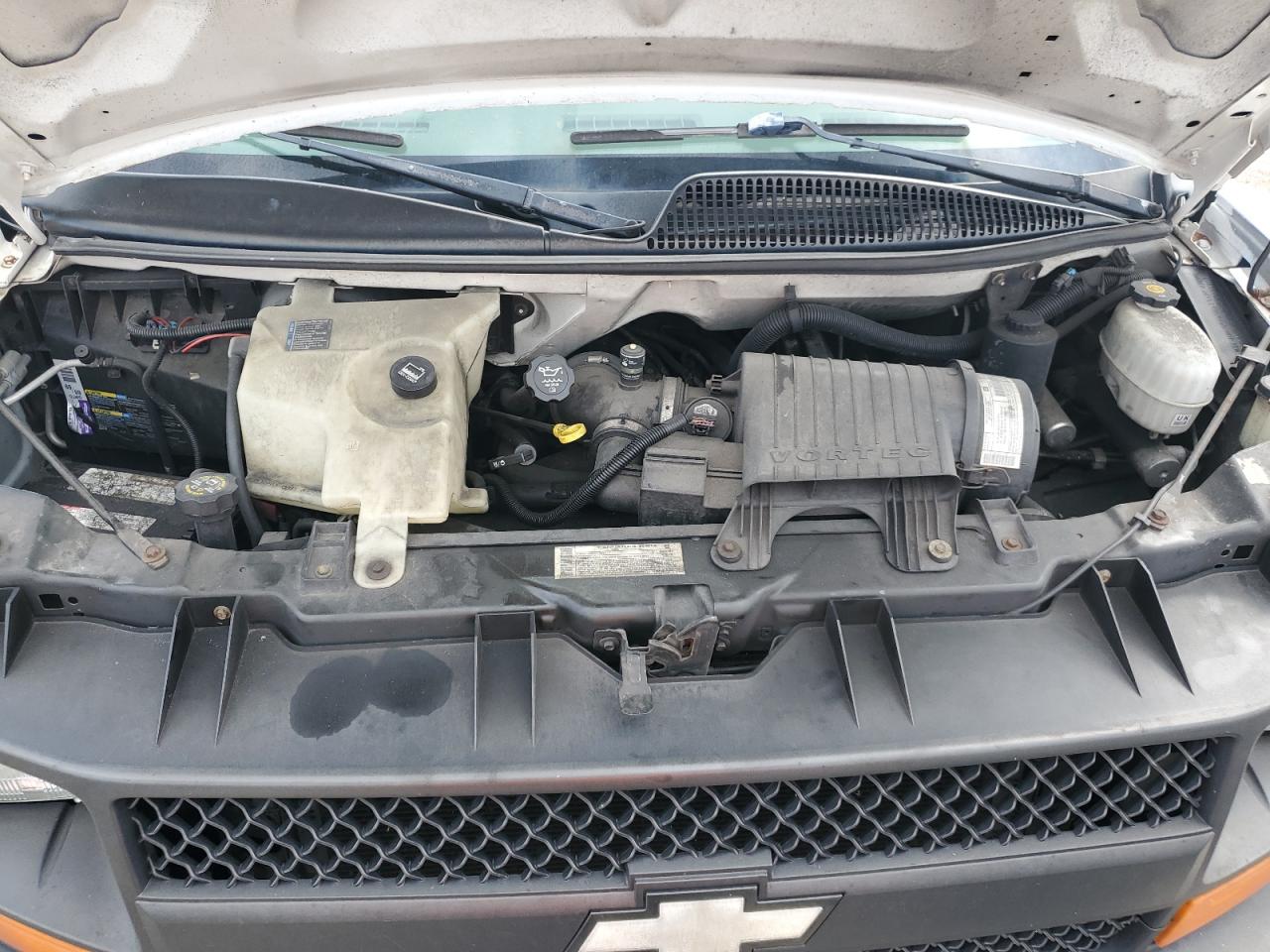 2003 Chevrolet Express - Image 11