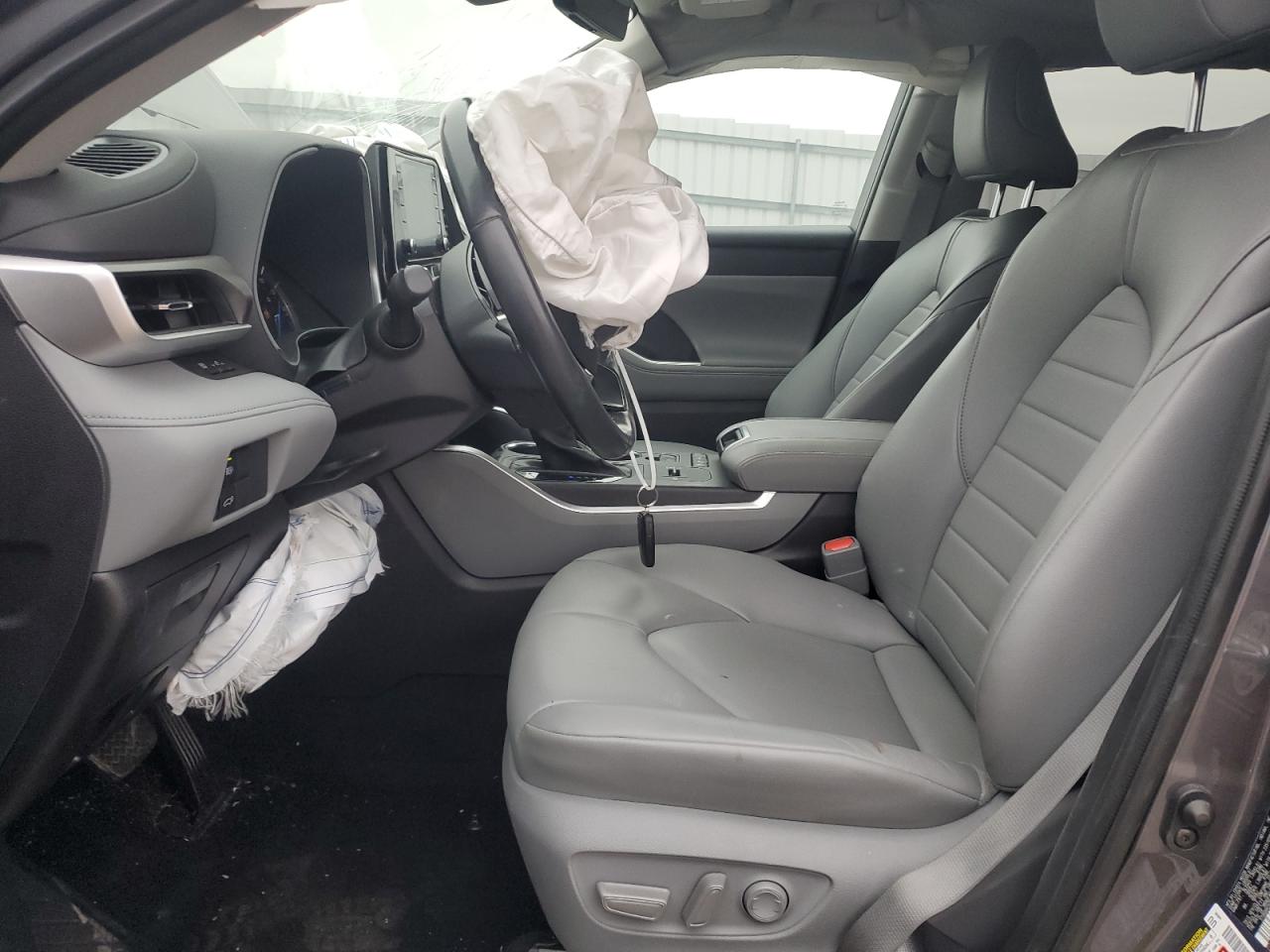 2022 Toyota Highlander - Image 7