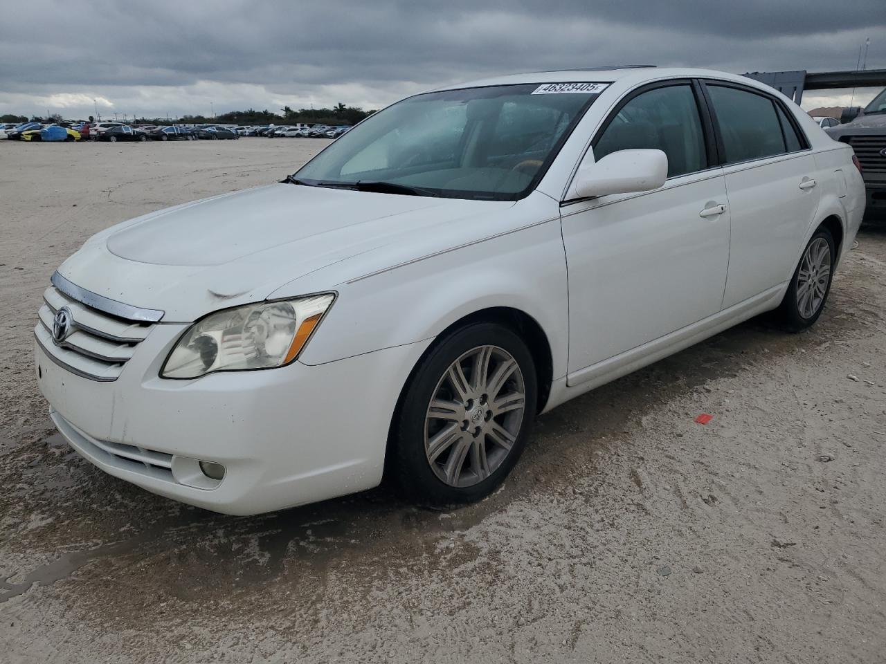 2007 Toyota Avalon - Image 1