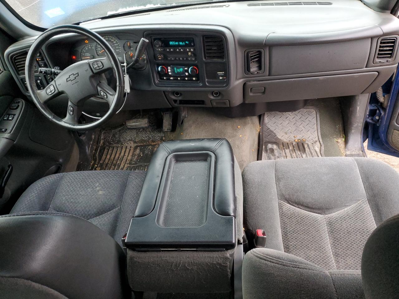 2004 Chevrolet Silverado - Image 8