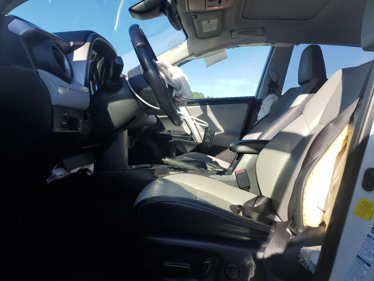2016 Toyota RAV 4 - Image 7