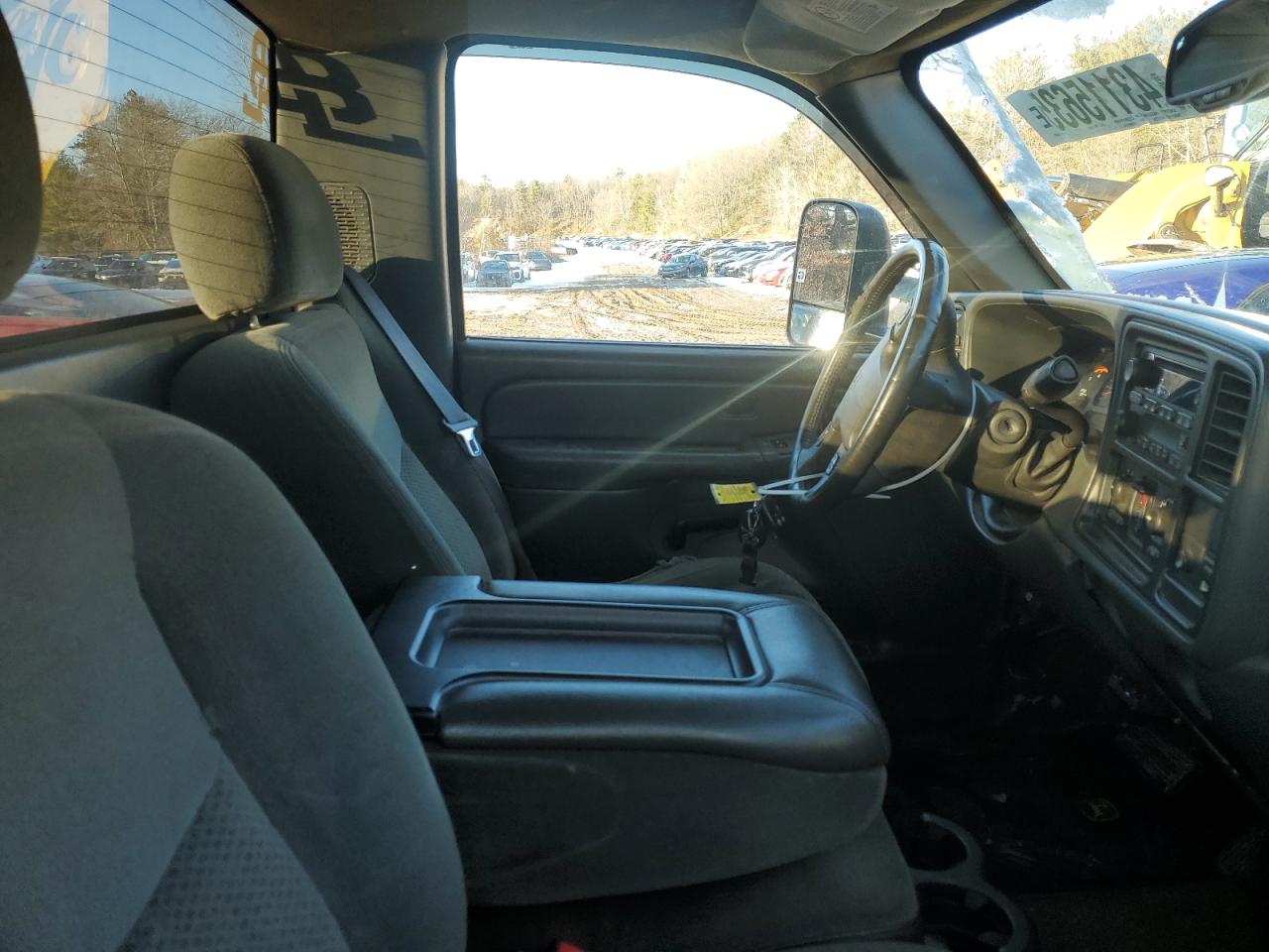 2004 Chevrolet Silverado - Image 10