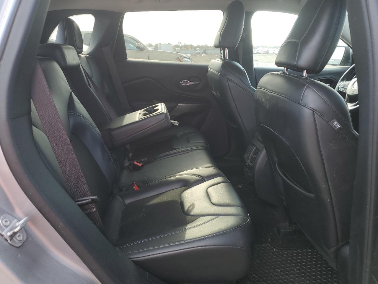 2020 Jeep Grand Cherokee - Image 10