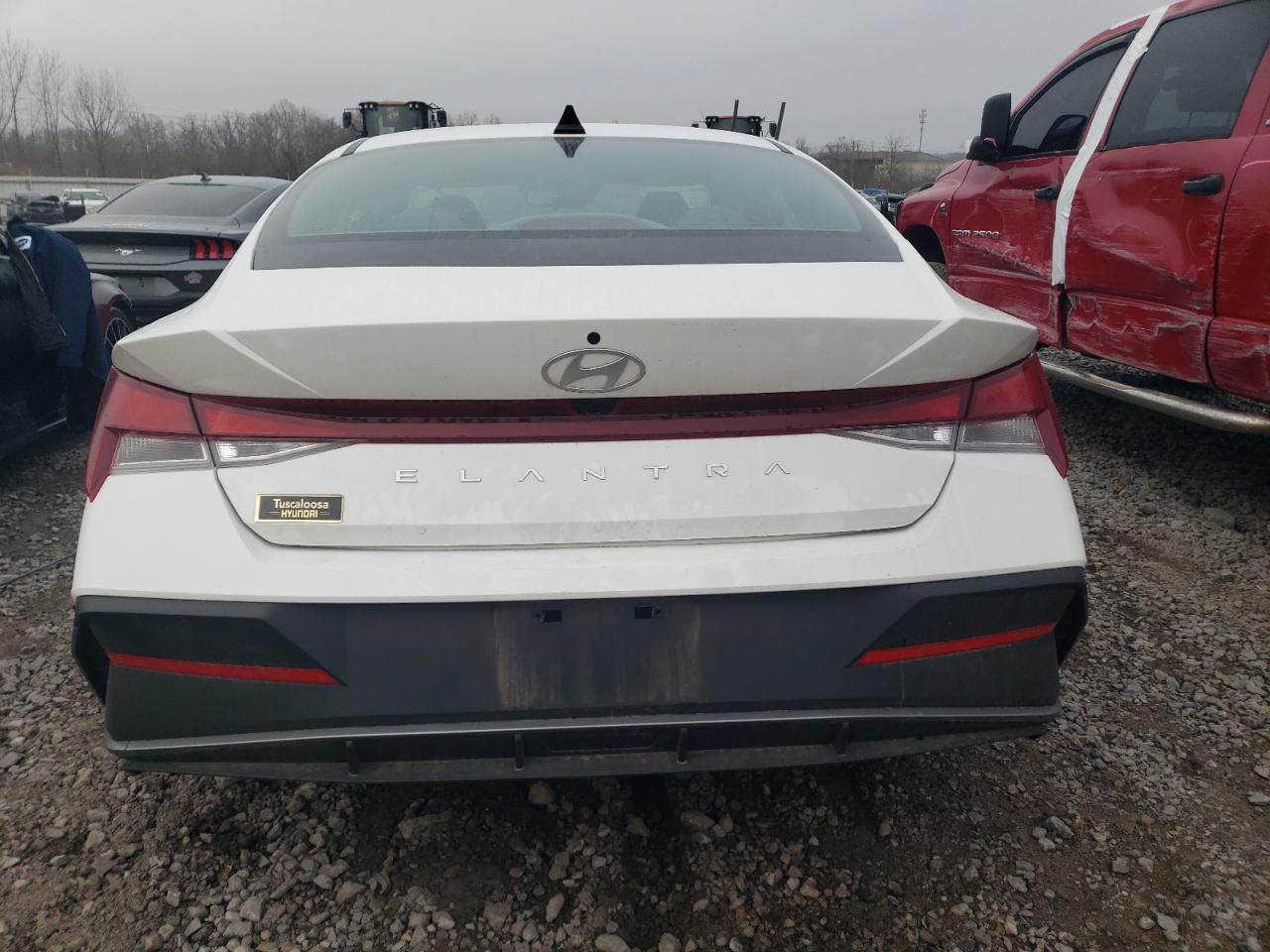 2024 Hyundai Elantra - Image 6