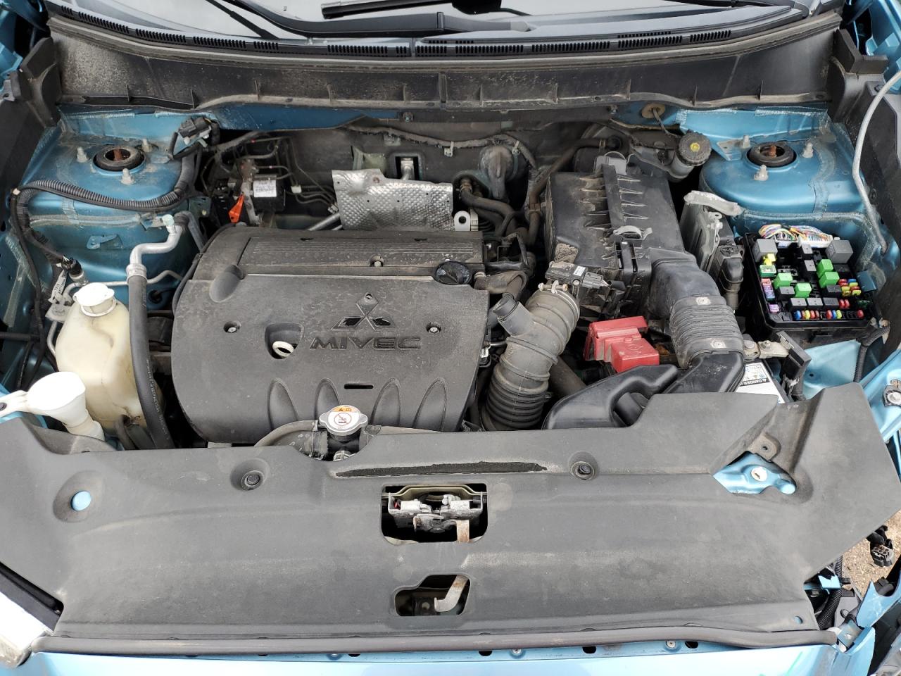 2013 Mitsubishi Outlander - Image 11