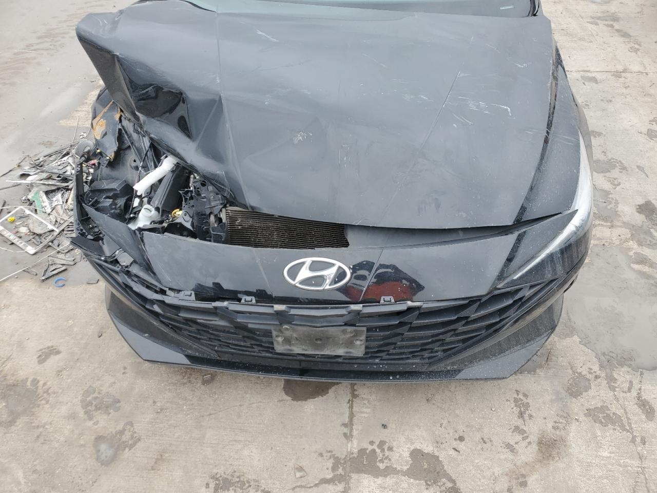2022 Hyundai Elantra - Image 11
