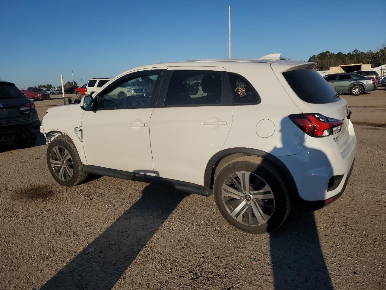 2020 Mitsubishi Outlander - Image 2