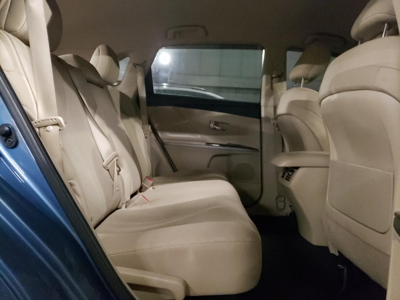 2010 Toyota Venza - Image 11