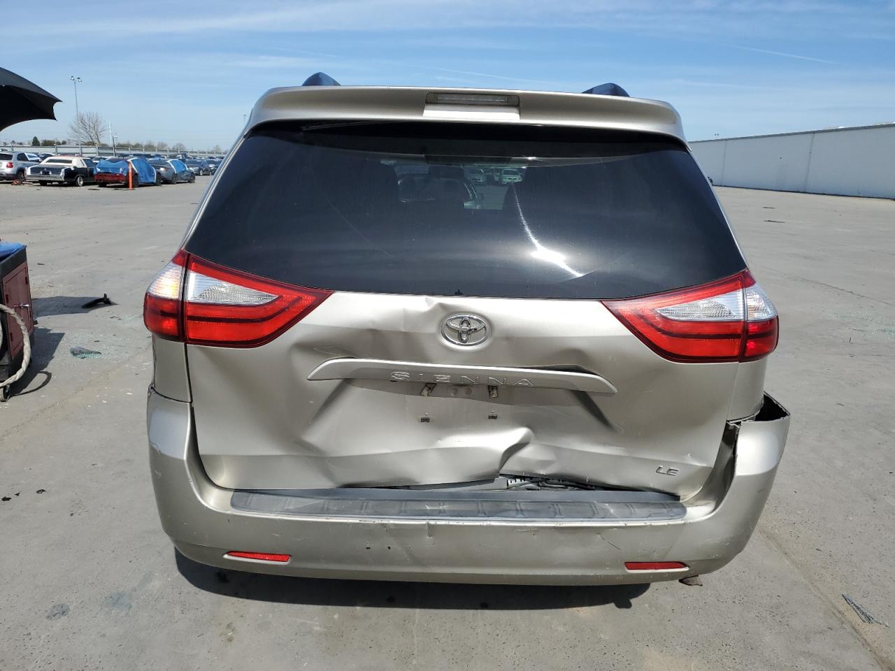 2015 Toyota Sienna - Image 6