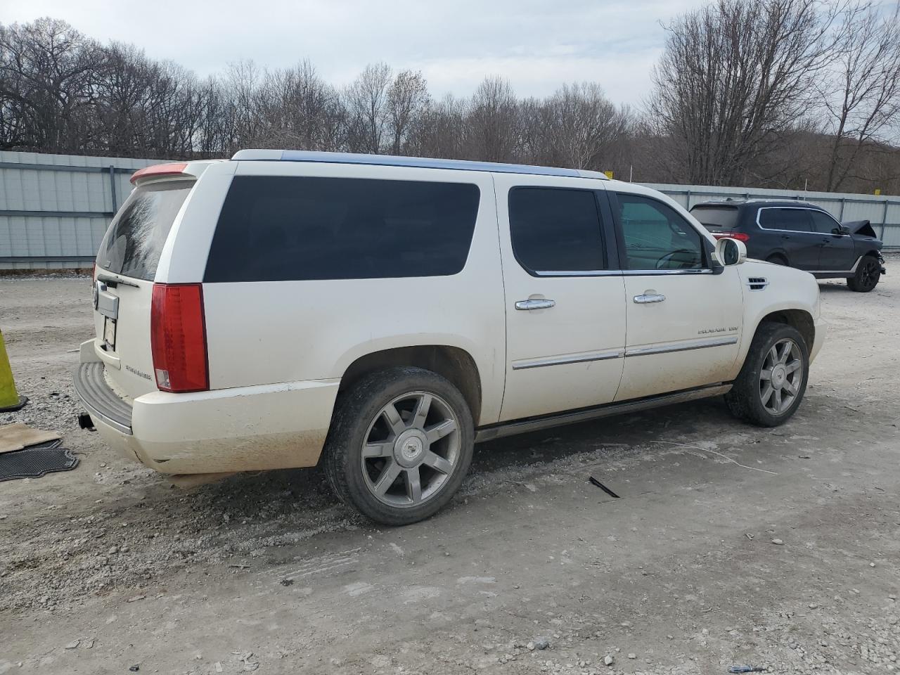 2010 Cadillac Escalade - Image 3