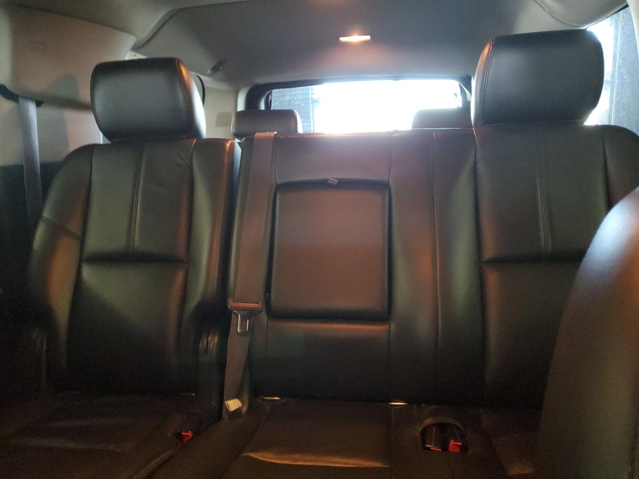 2011 Chevrolet Suburban - Image 10