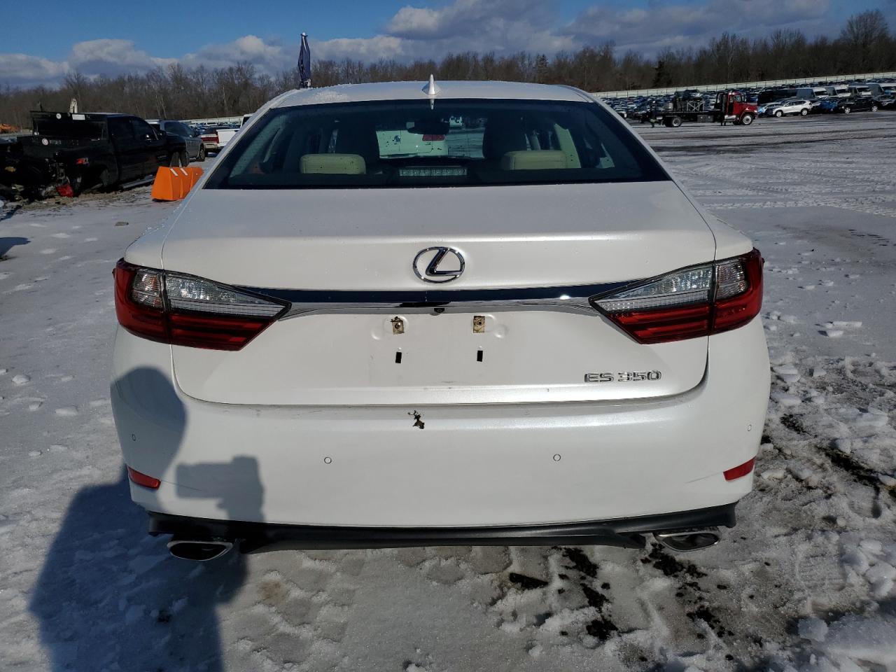 2018 Lexus ES - Image 6