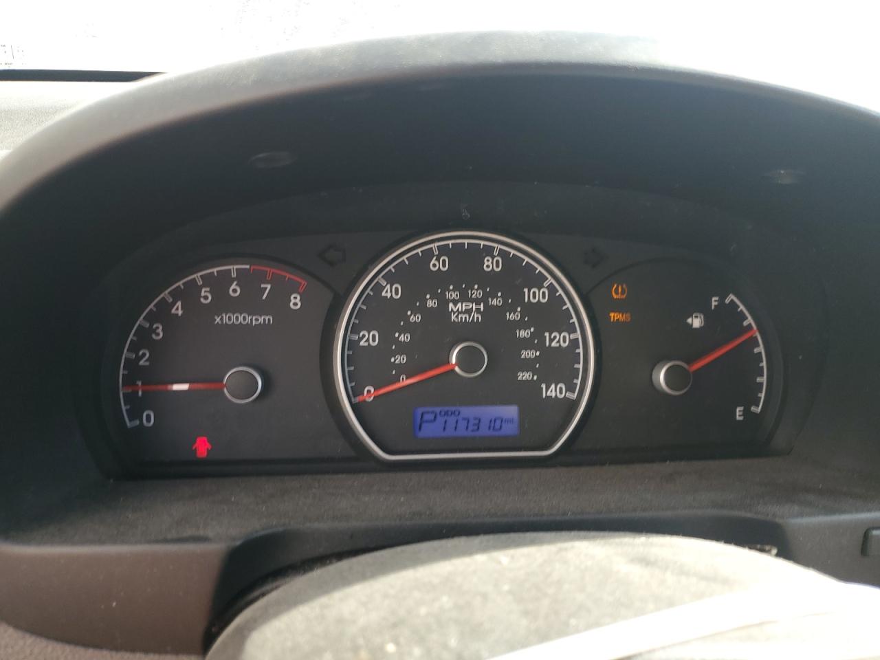 2010 Hyundai Elantra - Image 9