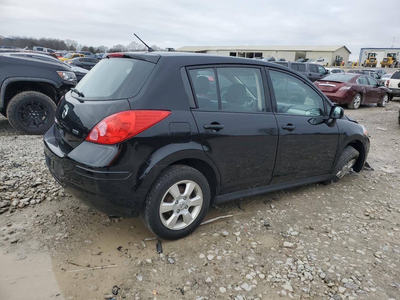2012 Nissan Versa - Image 3