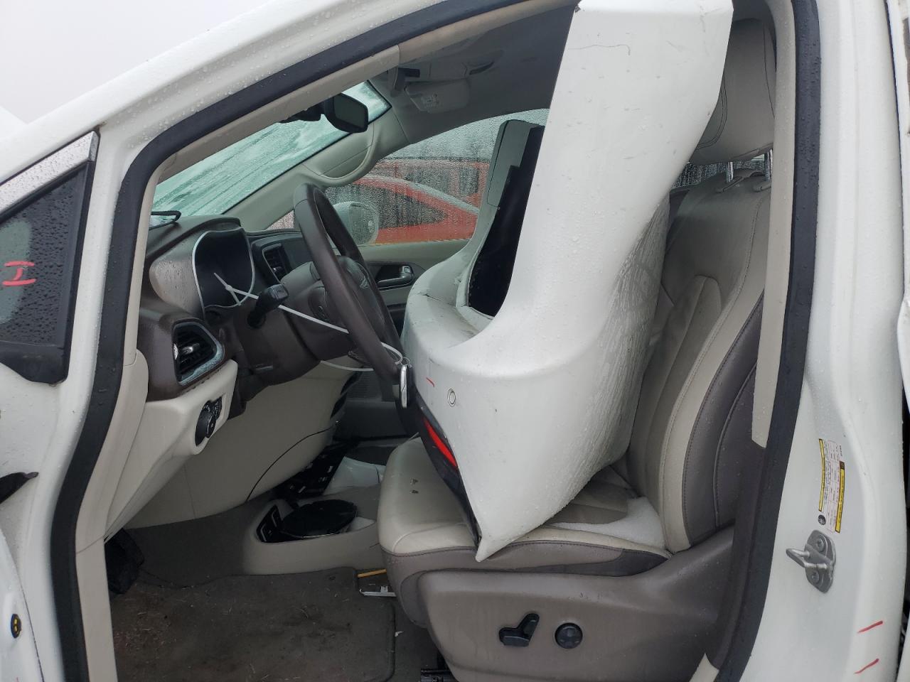 2018 Chrysler Pacifica - Image 7
