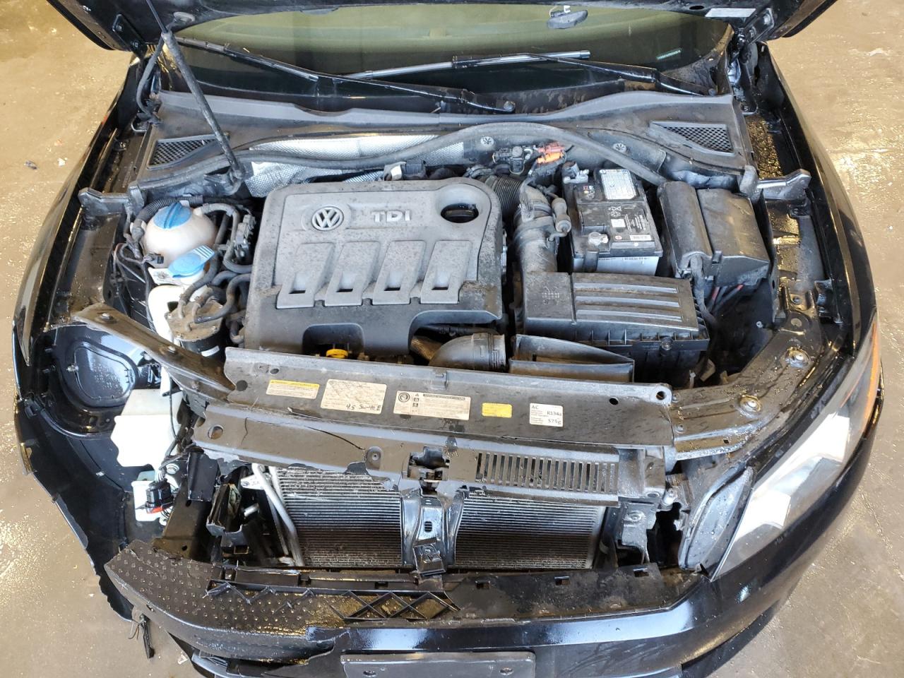 2014 Volkswagen Passat - Image 11