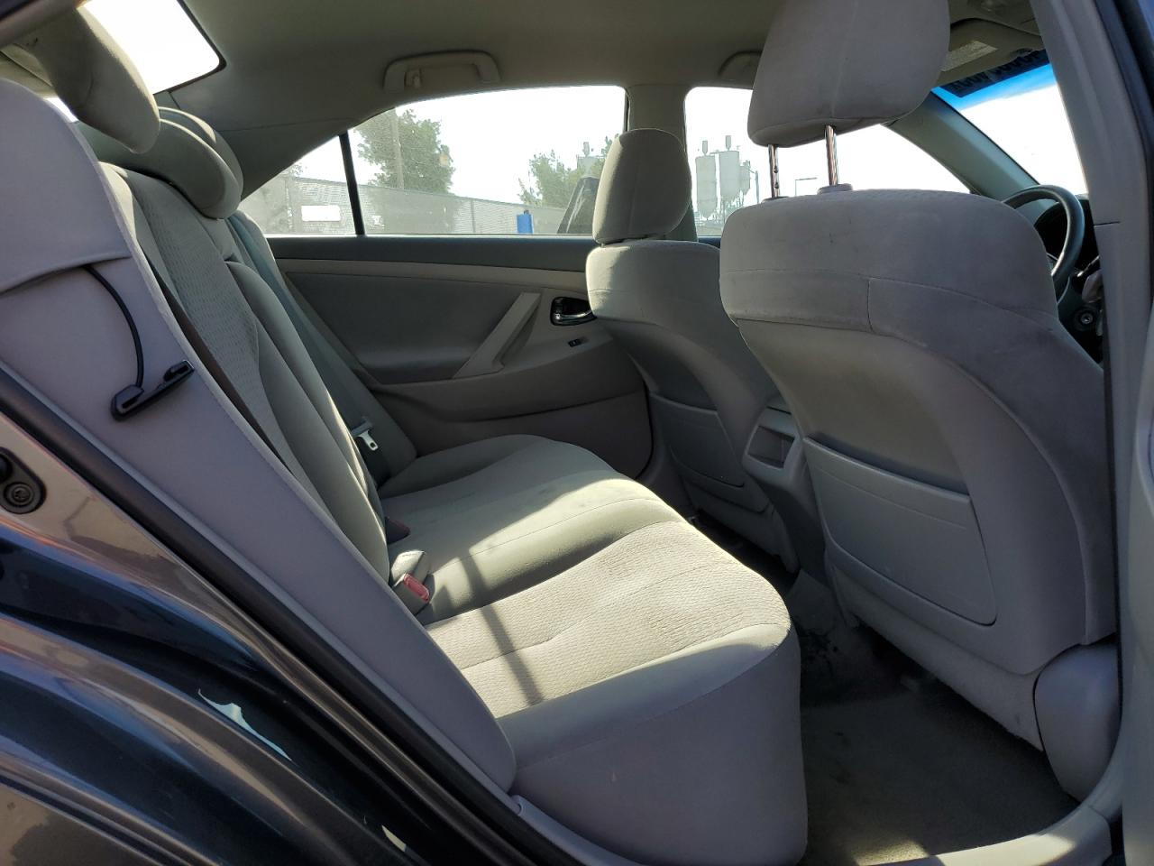 2010 Toyota Camry - Image 11