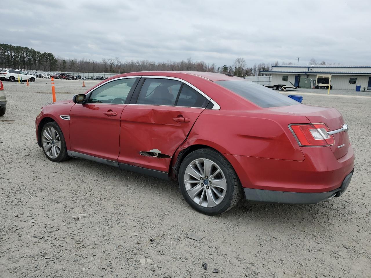2011 Ford Taurus - Image 2