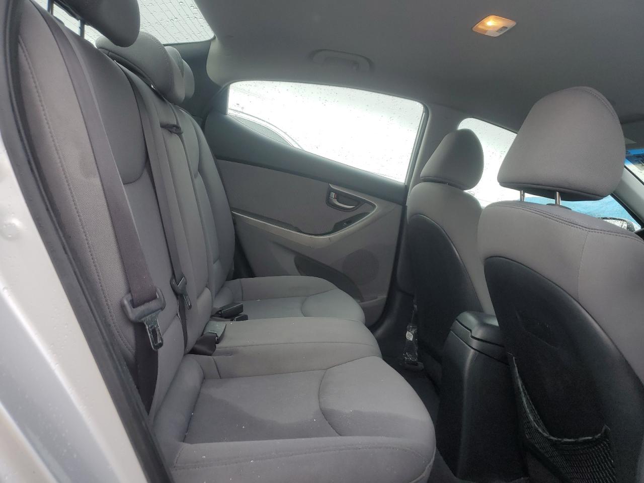 2013 Hyundai Elantra - Image 10