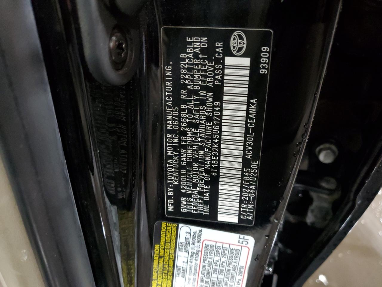 2005 Toyota Camry - Image 12