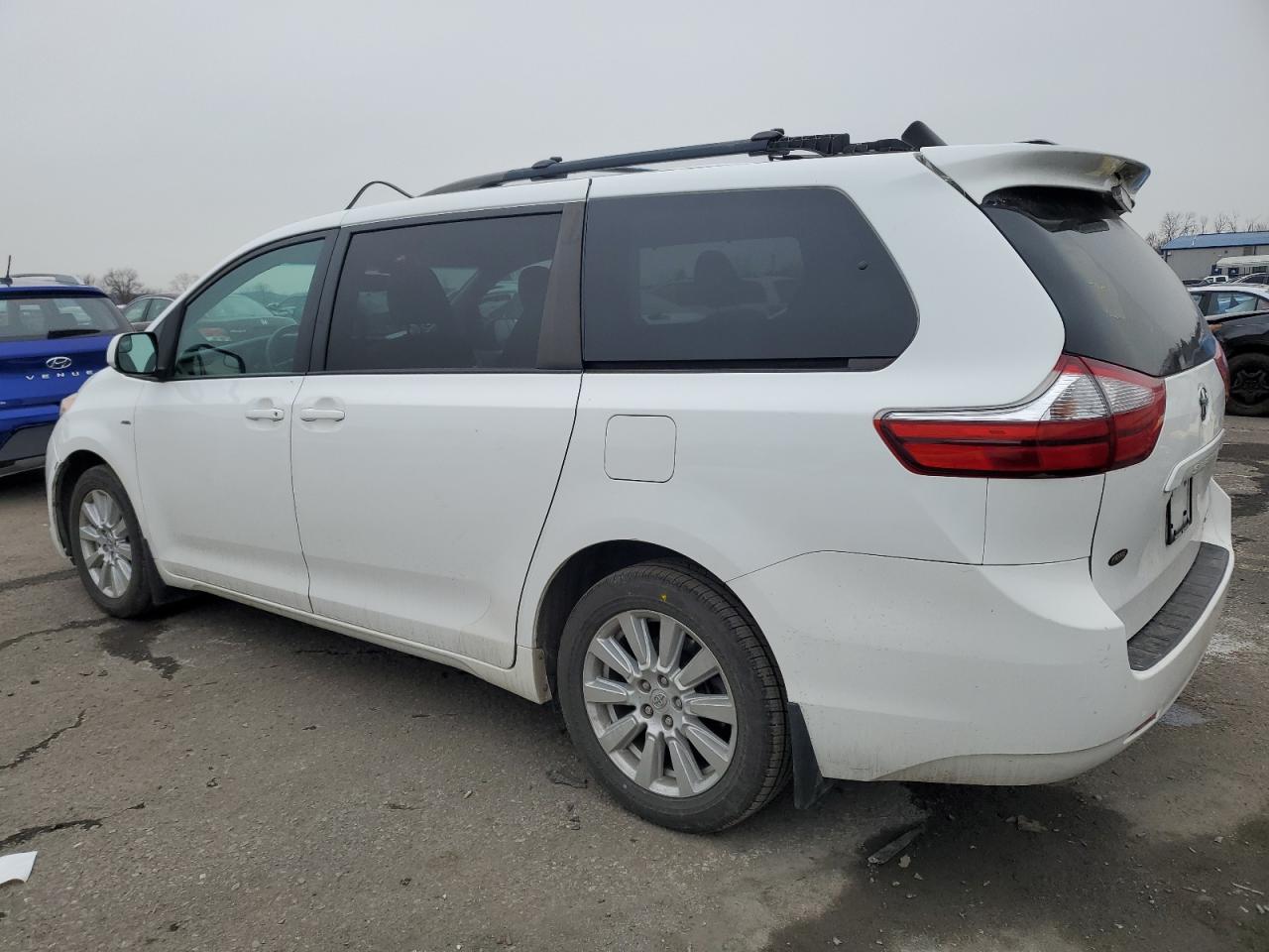 2017 Toyota Sienna - Image 2