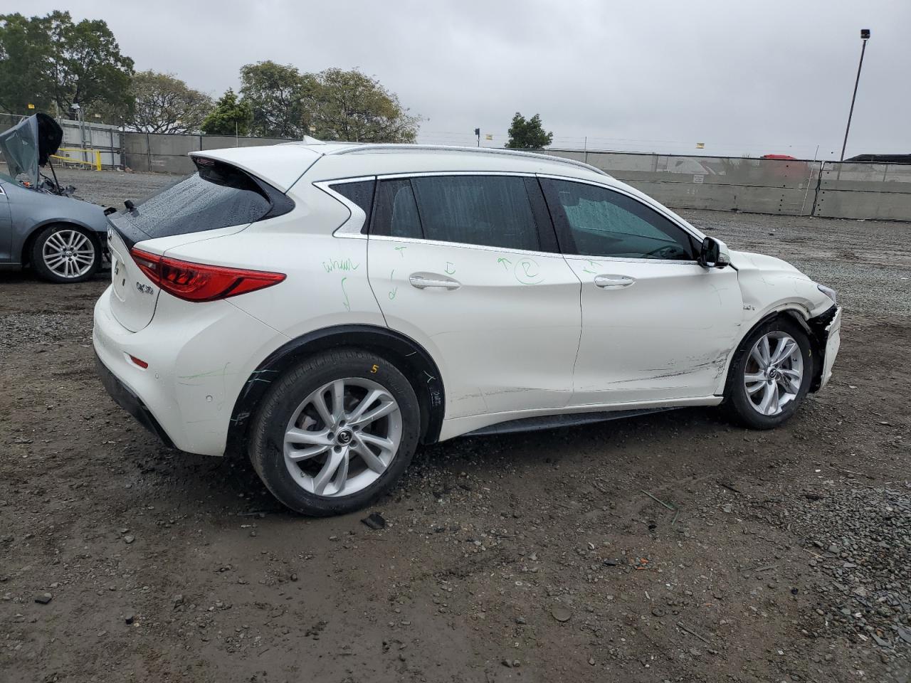 2017 Infiniti QX30 - Image 3