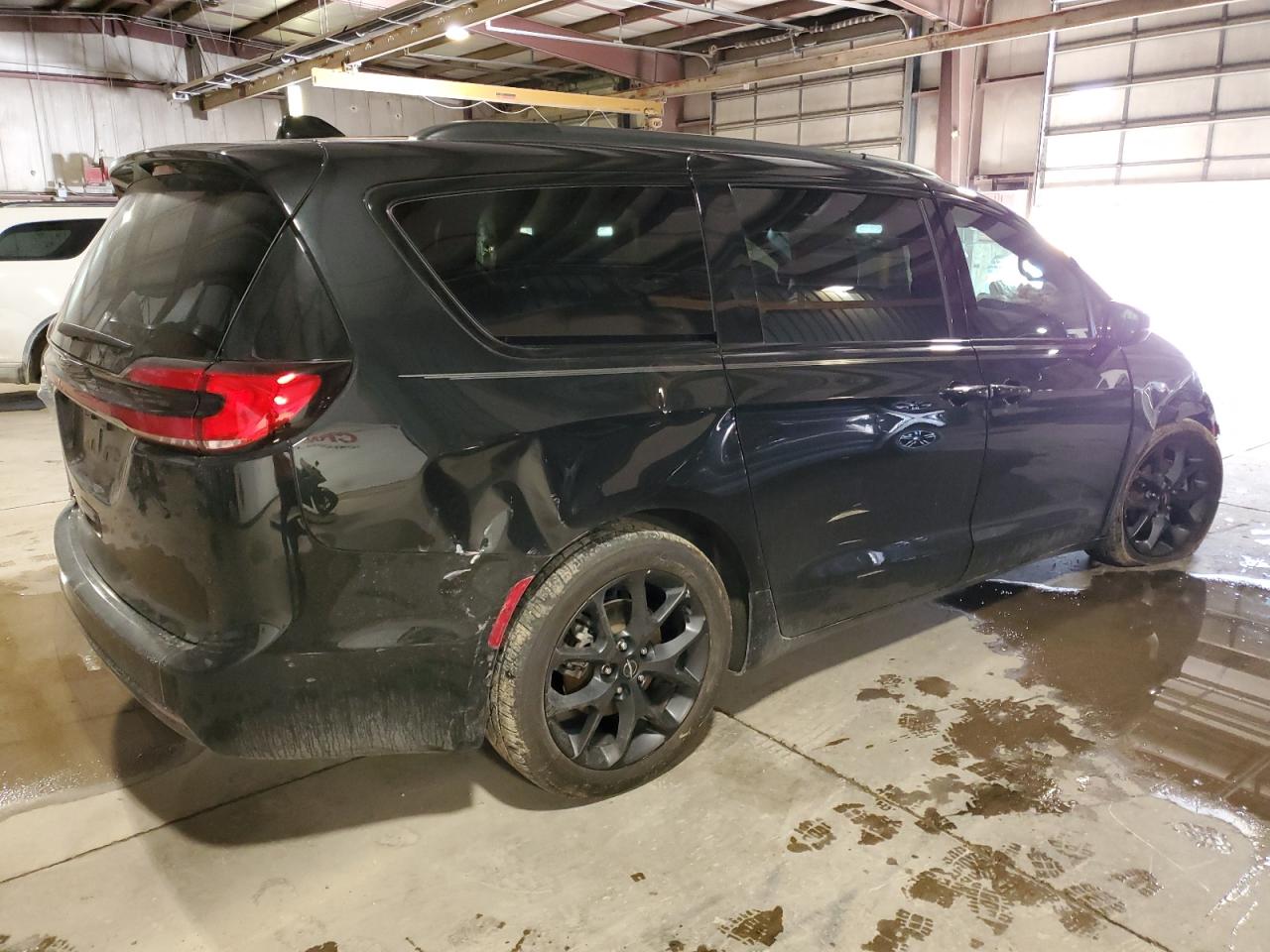 2022 Chrysler Pacifica - Image 3