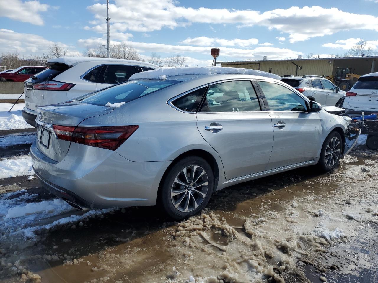 2017 Toyota Avalon - Image 3