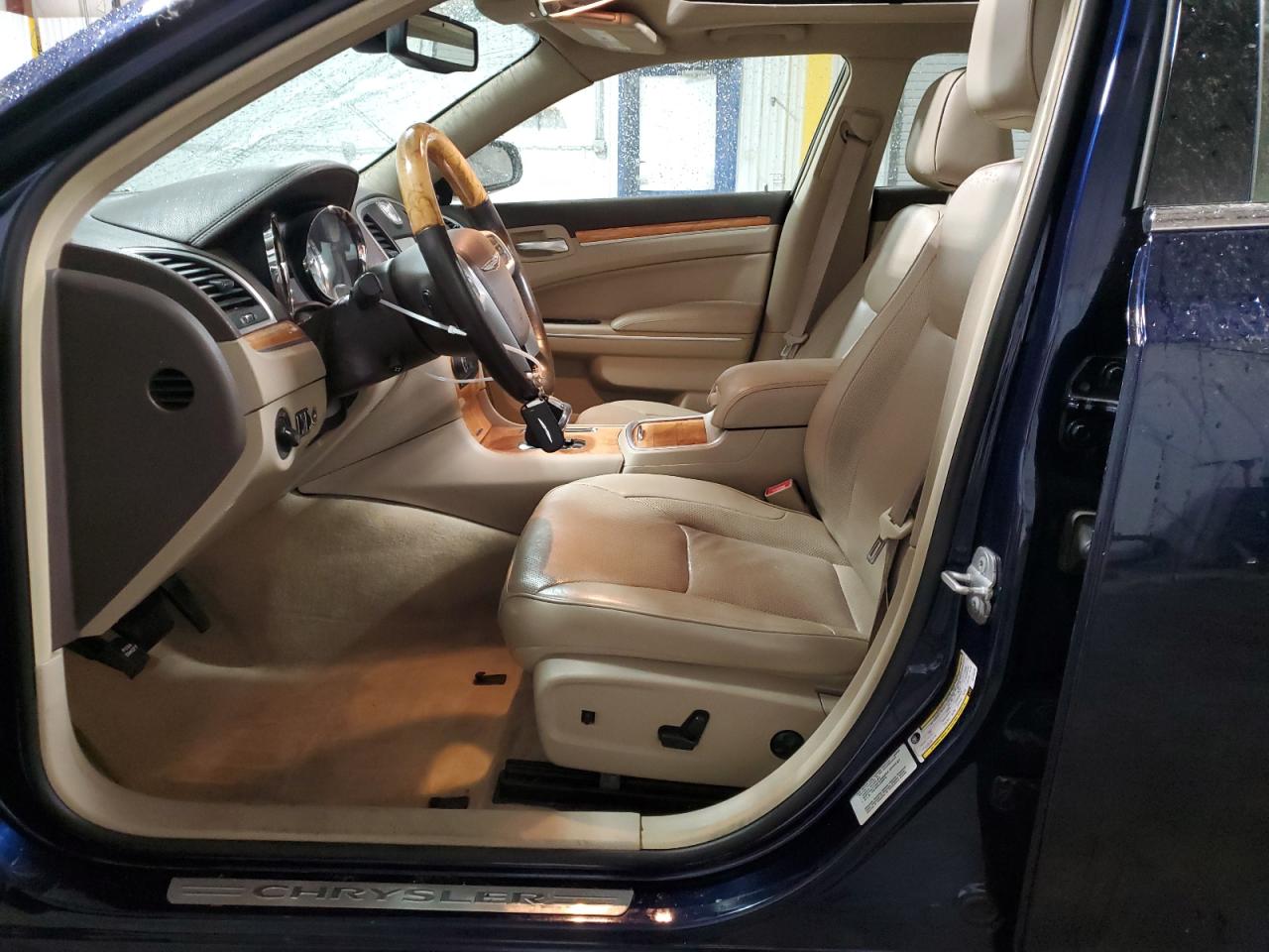 2014 Chrysler 300 - Image 7