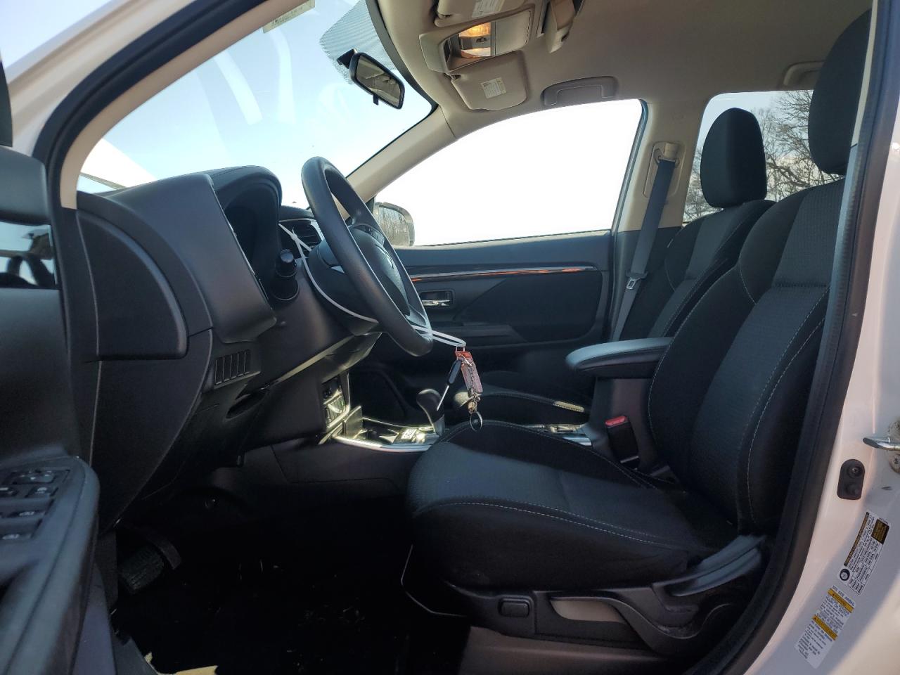 2020 Mitsubishi Outlander - Image 7