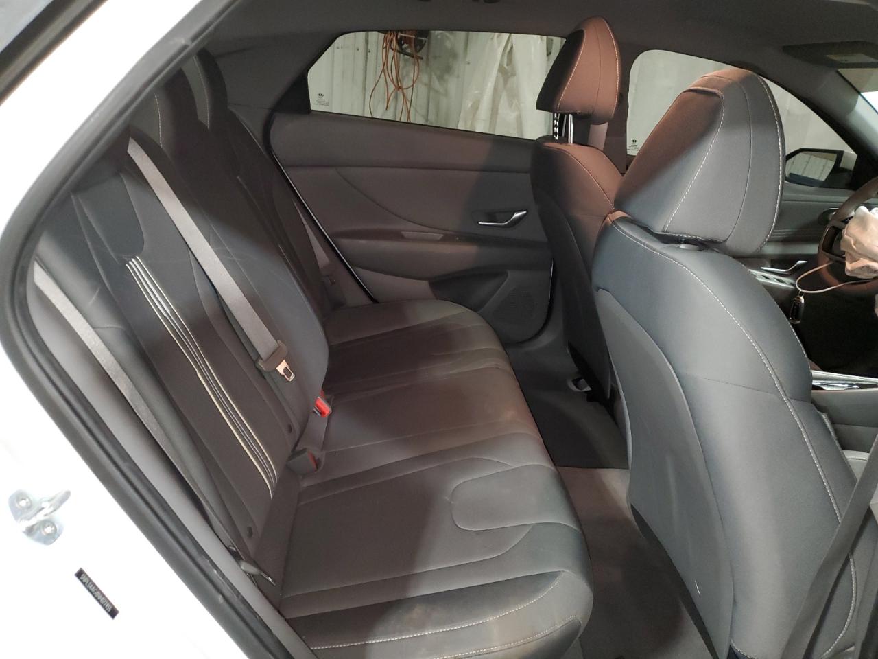 2022 Hyundai Elantra - Image 10