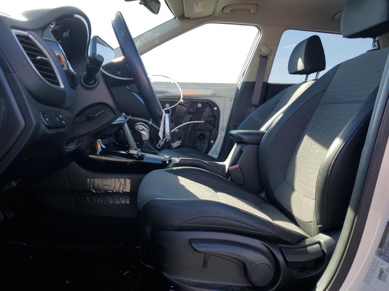 2022 Kia Seltos - Image 7