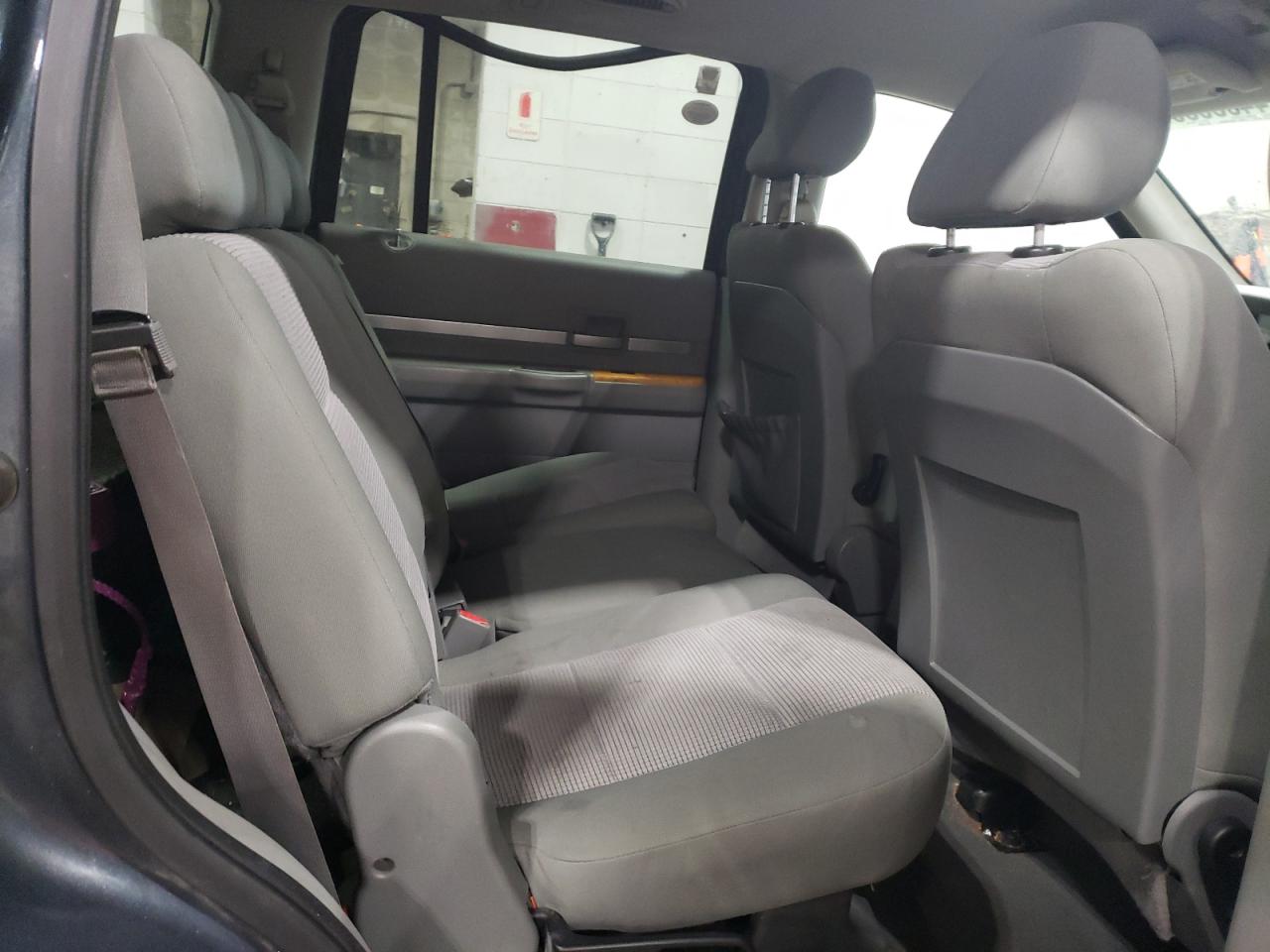 2007 Chrysler Aspen - Image 11