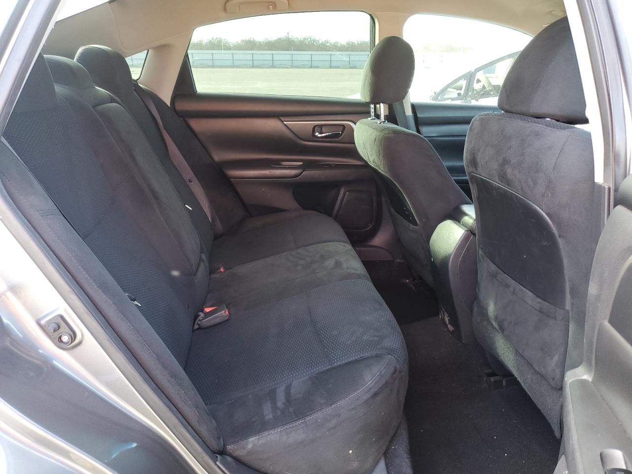 2015 Nissan Altima - Image 10