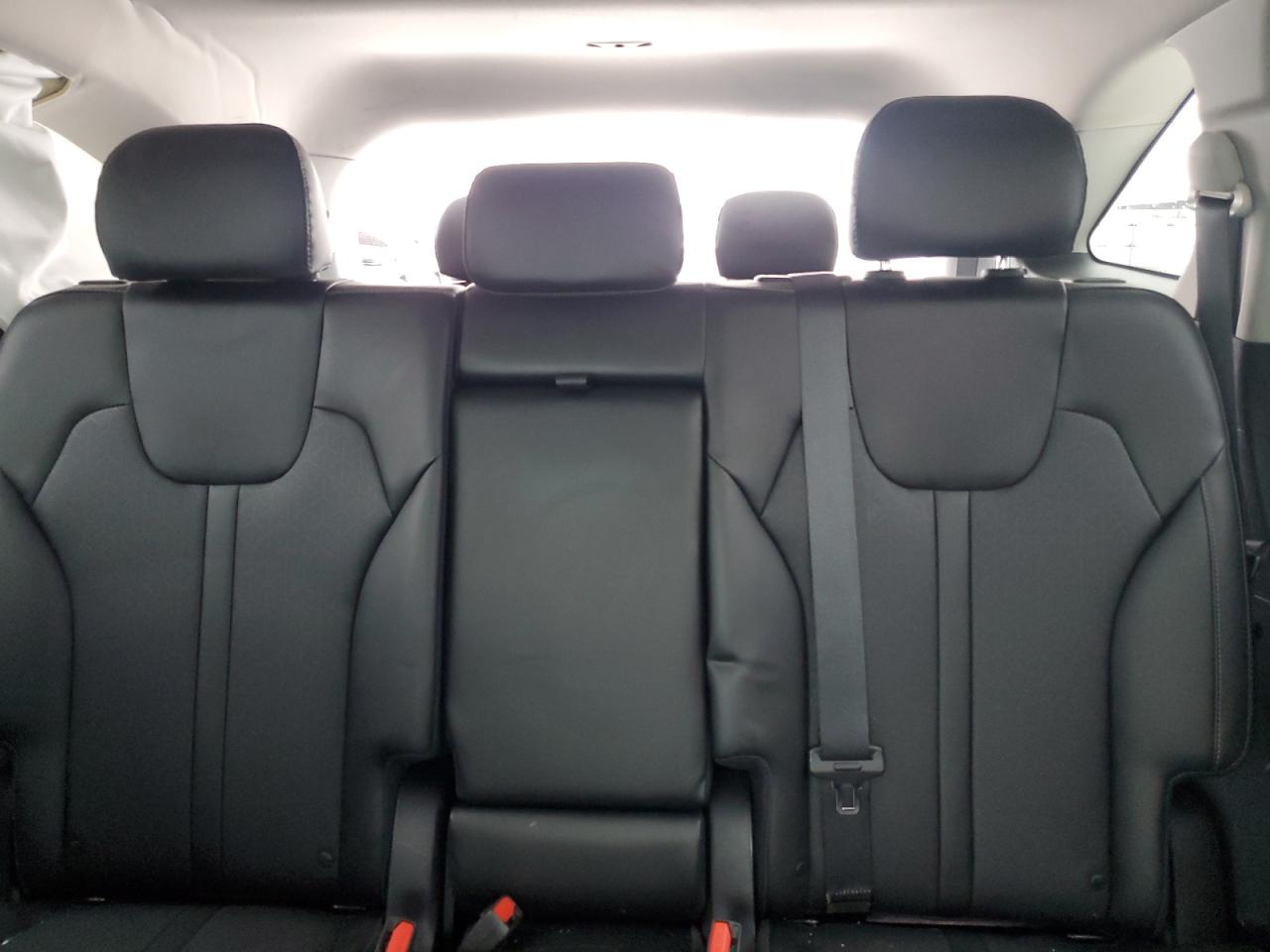 2022 Kia Sorento - Image 10