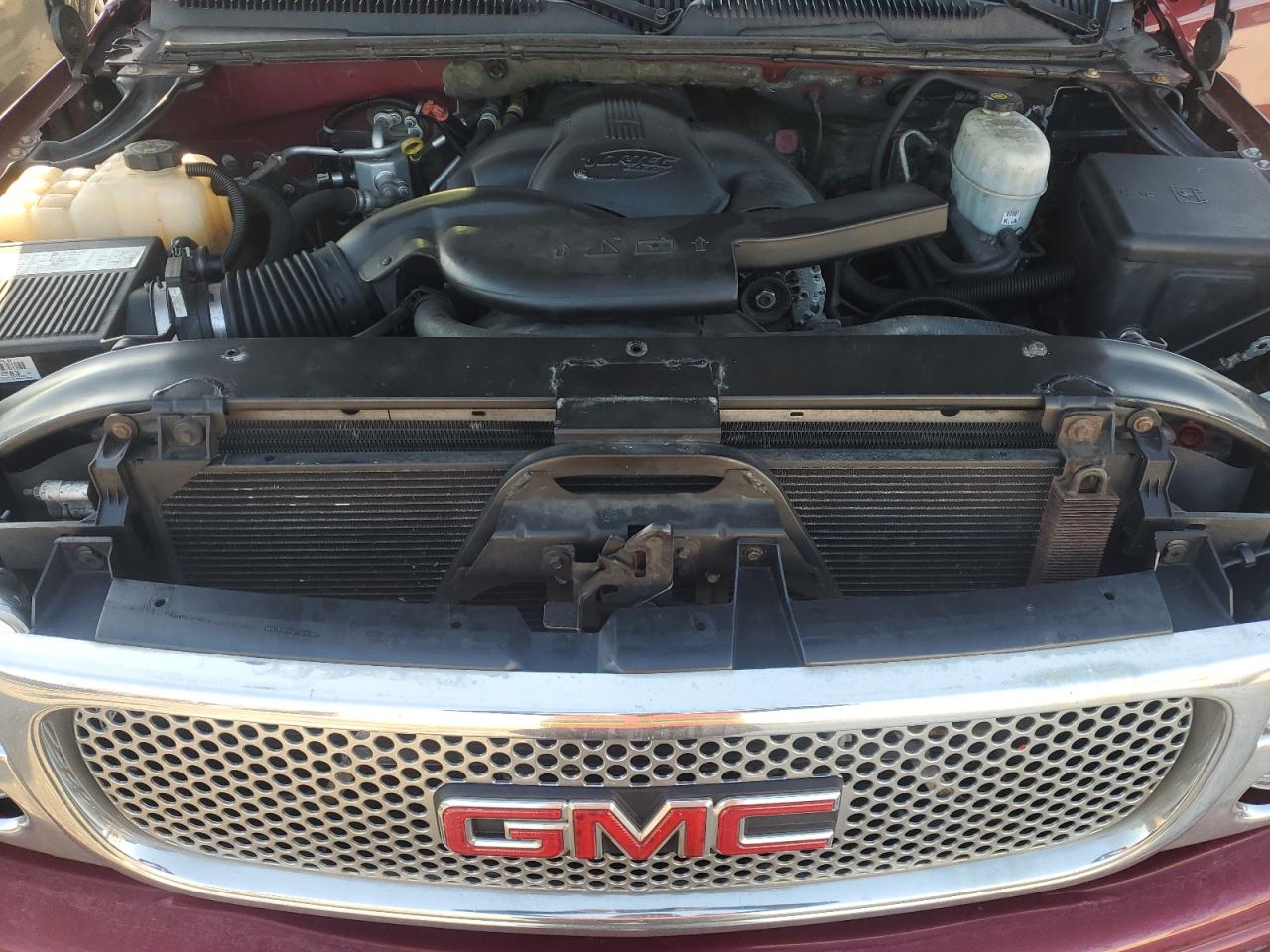 2004 GMC Yukon - Image 12