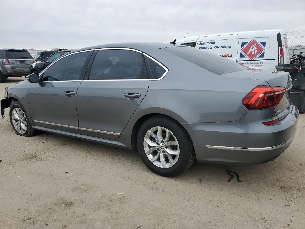 2017 Volkswagen Passat - Image 2