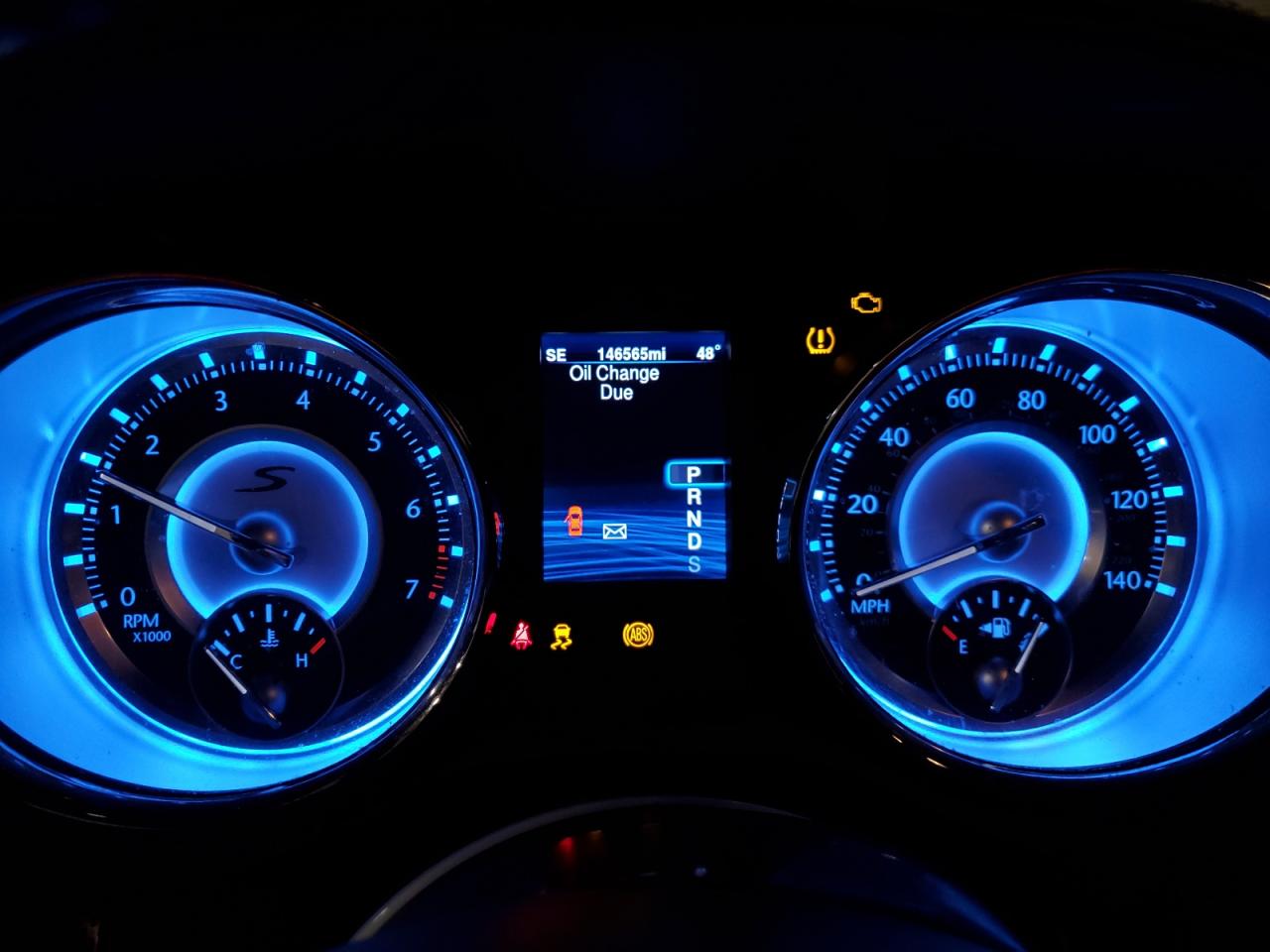 2014 Chrysler 300 - Image 9