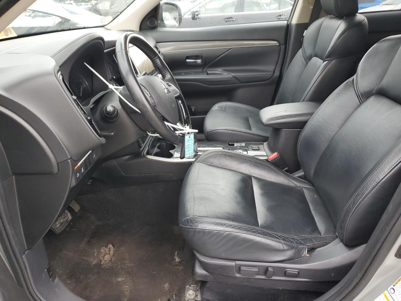 2020 Mitsubishi Outlander - Image 7