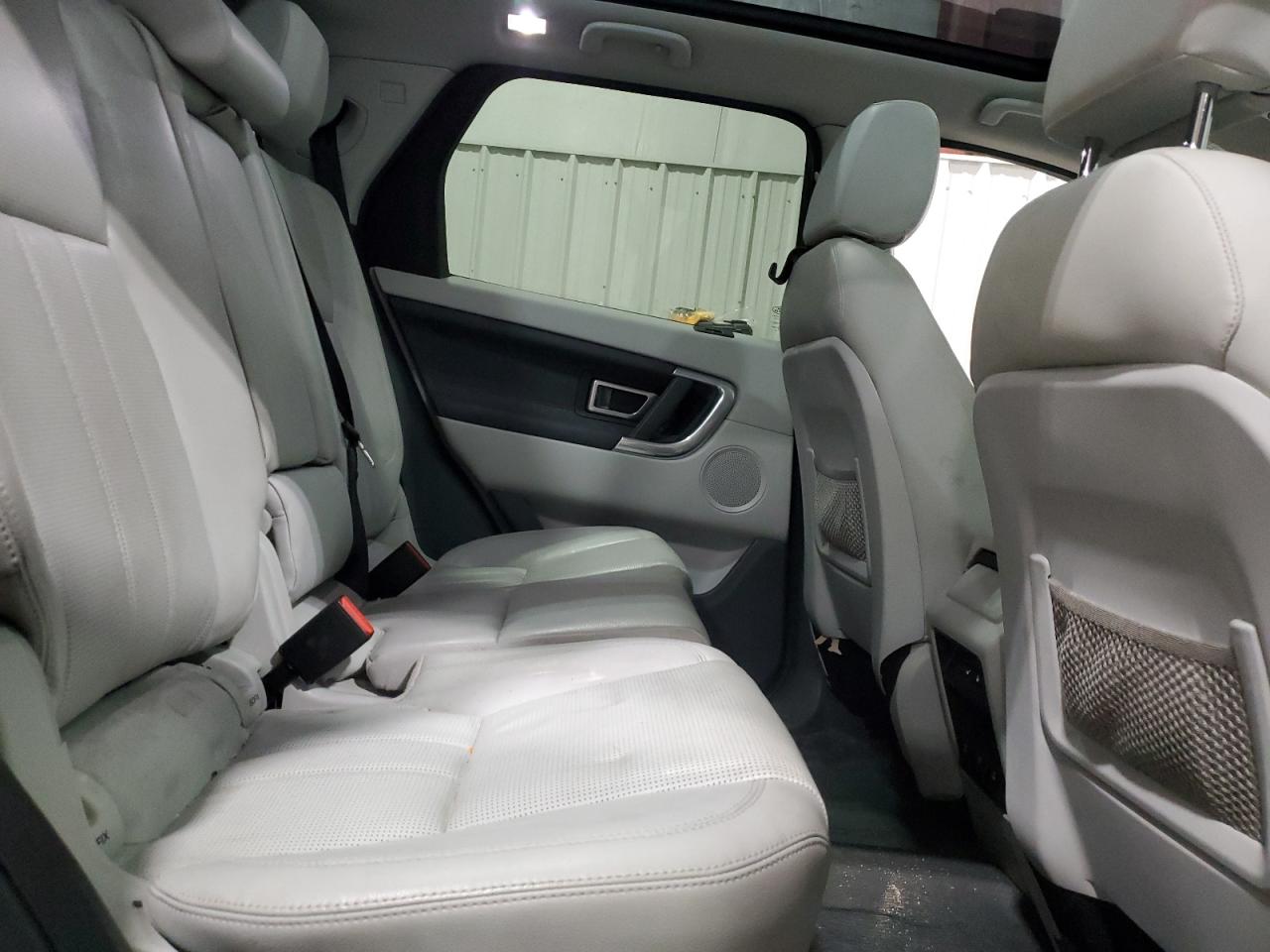 2016 Land Rover Discovery - Image 11
