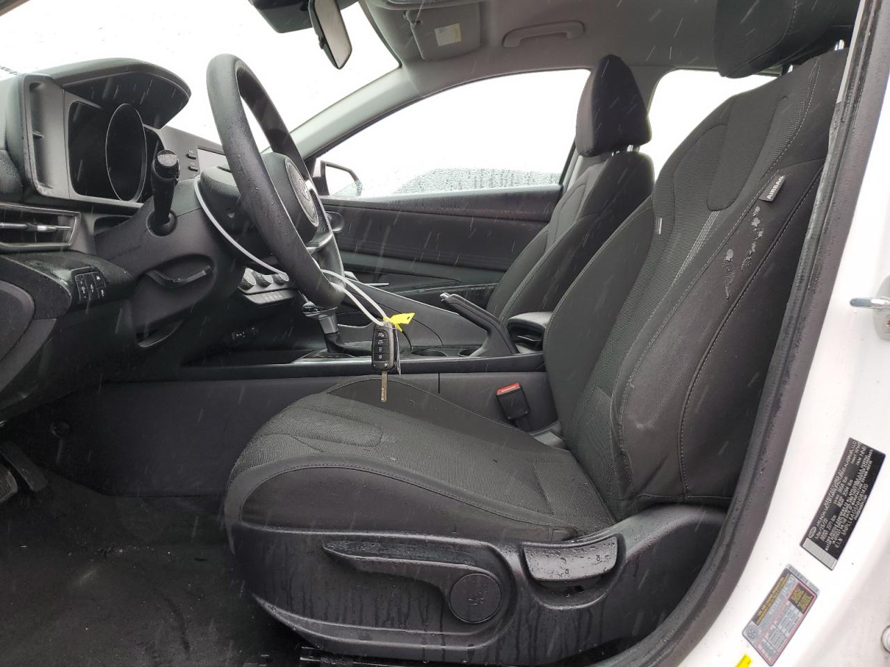 2022 Hyundai Elantra - Image 7