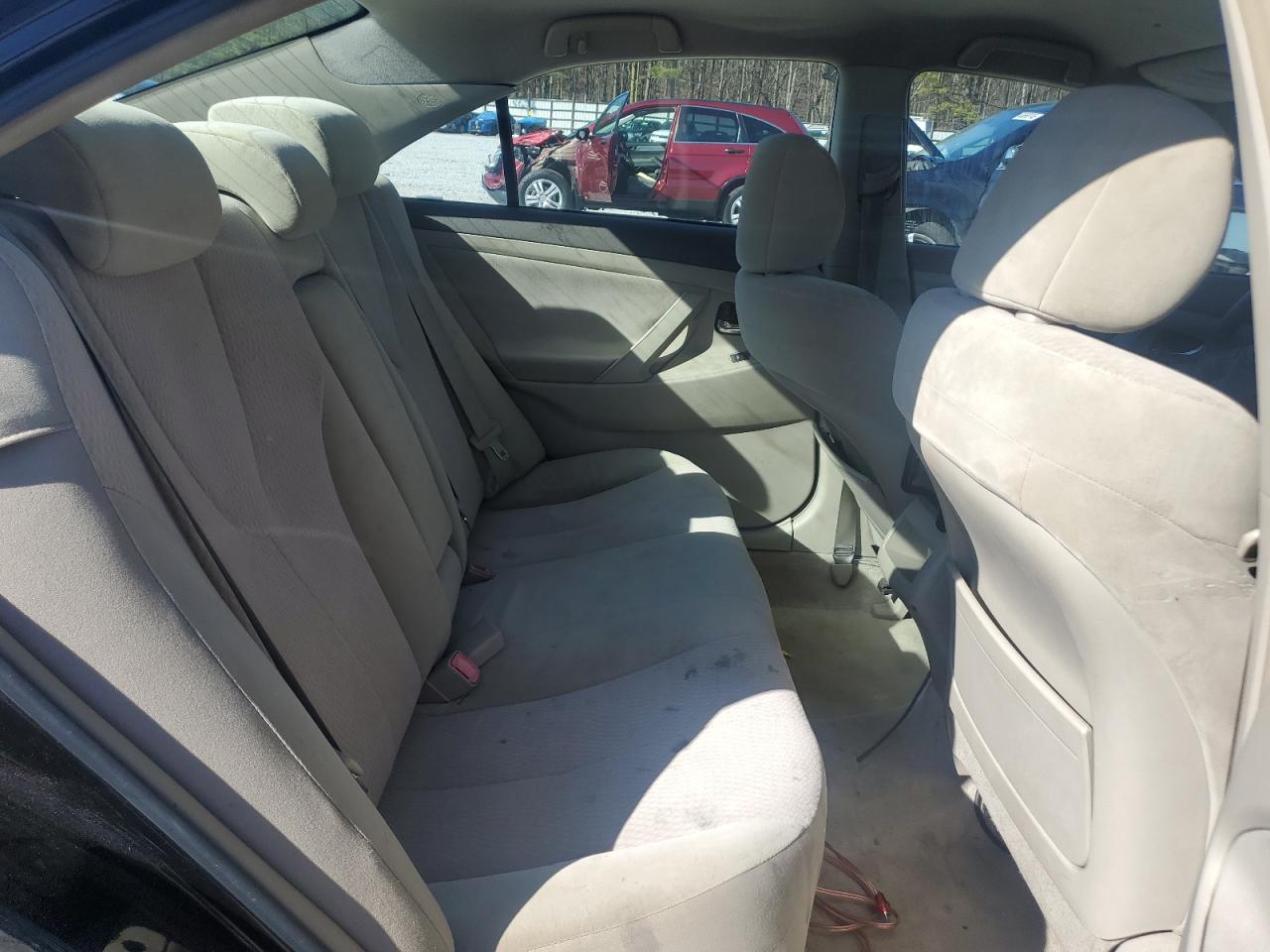 2010 Toyota Camry - Image 10