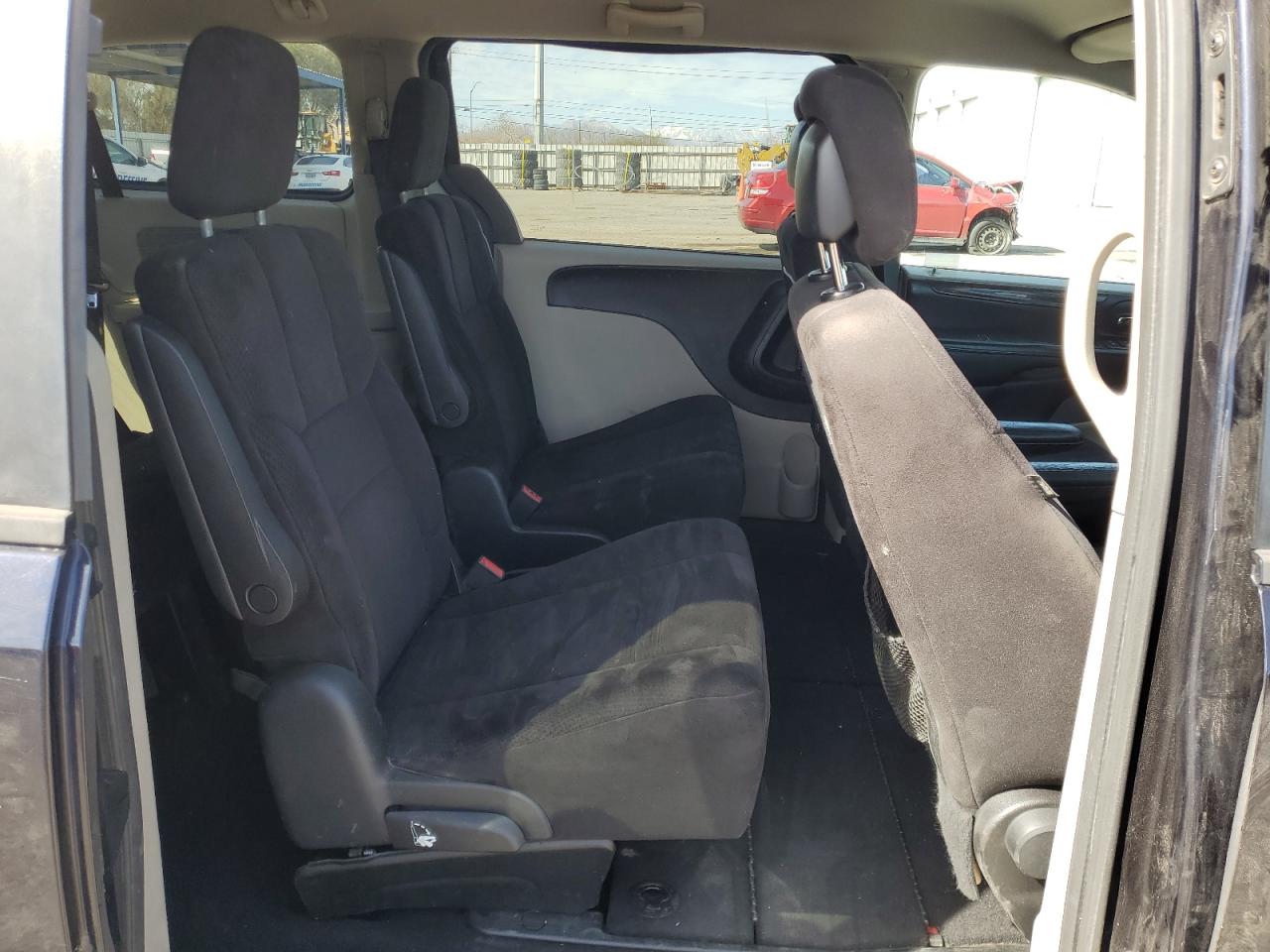 2011 Dodge Caravan - Image 12