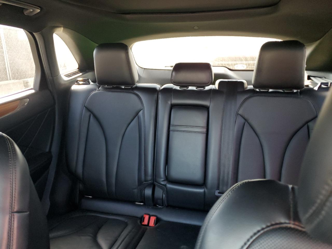 2015 Lincoln MKZ - Image 10